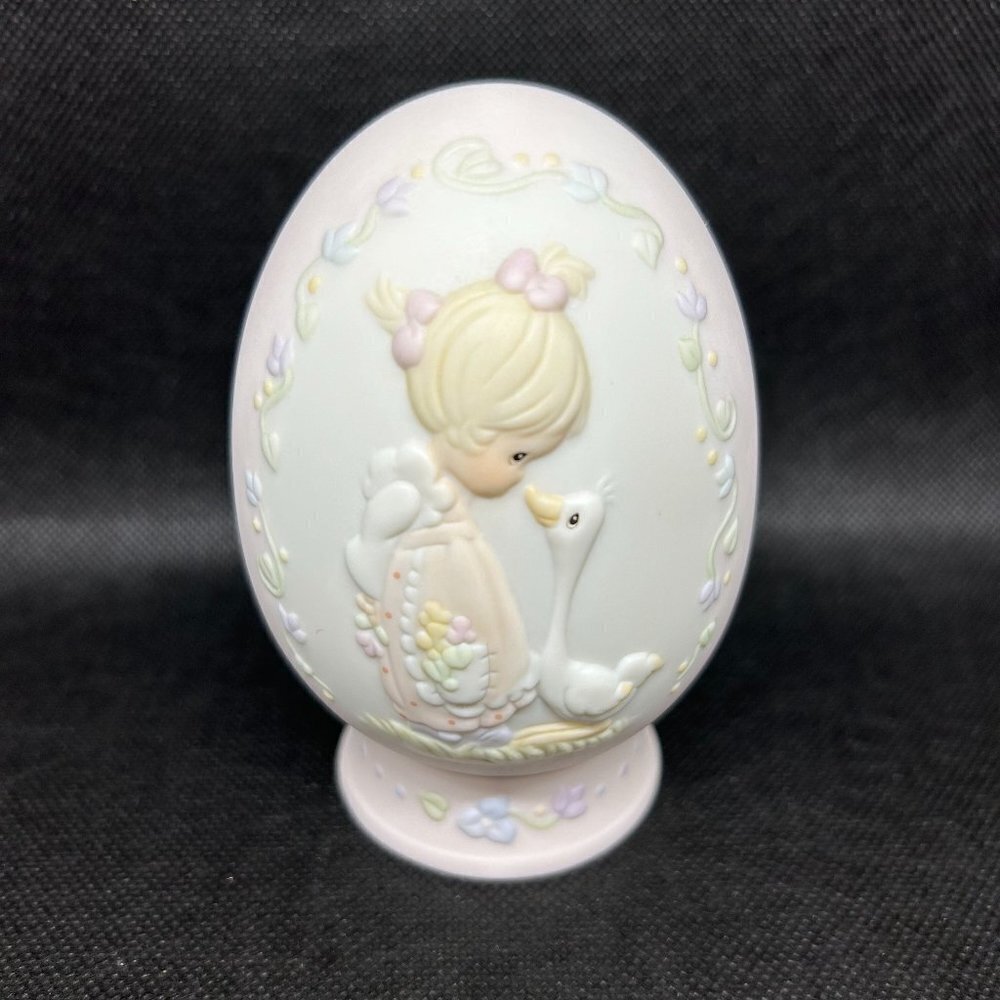 Precious Moments "Make A Joyful Noise"  1993 Annual egg figurine